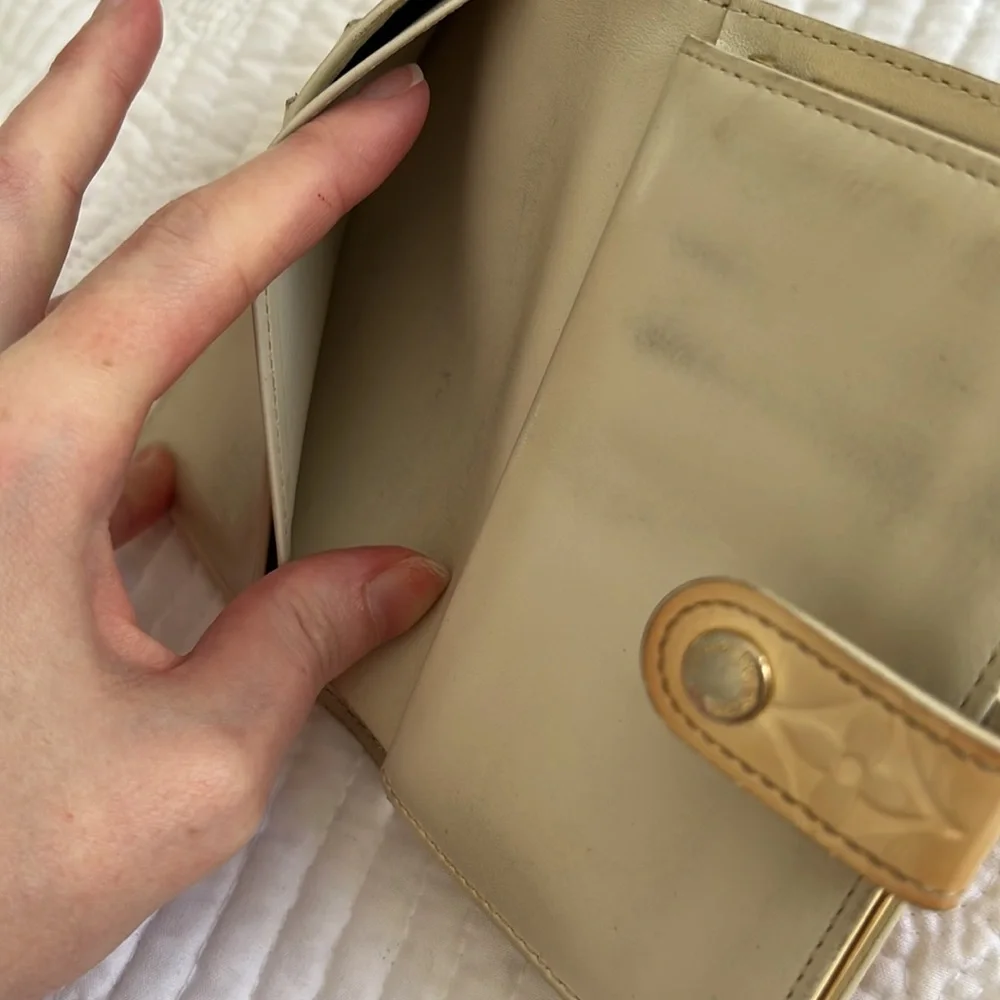 Louis Vuitton Authentic Vernis Kisslock Wallet - Picture 11 of 15